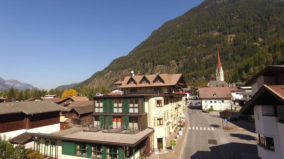 Hausbild Luft - Hotel zum Hirschen - Längenfeld