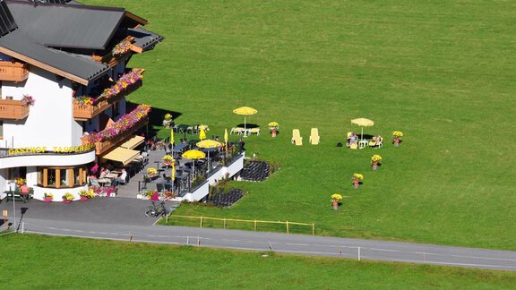 Sonnenterrasse und Liegewiese Hotel Tauferberg - Niederthai