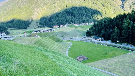 Unser Bauer am Mähen :) - Sennhof - Niederthai