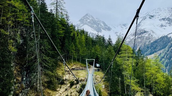 Hängebrücke mit atemberaubender Aussicht - Sennhof - Niederthai