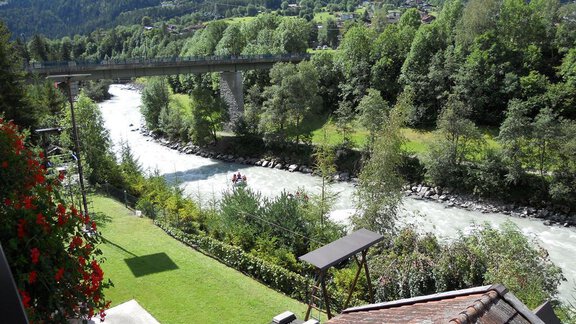Liegewiese mit Achblick - Ferienhaus Ebene - Oetz
