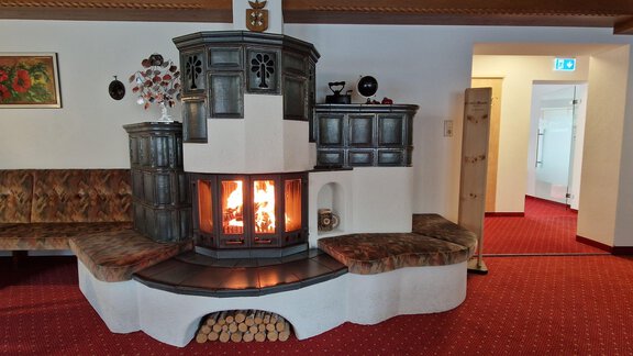 Haus Marita - Gemütlicher Aufenthaltsraum, Kamin - Oetz