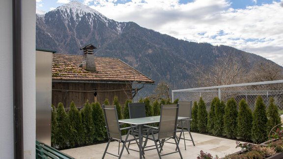 Gäste-Terrasse - Zugang vom Parkplatz - Sternenvilla - Oetz | © Markus Maas