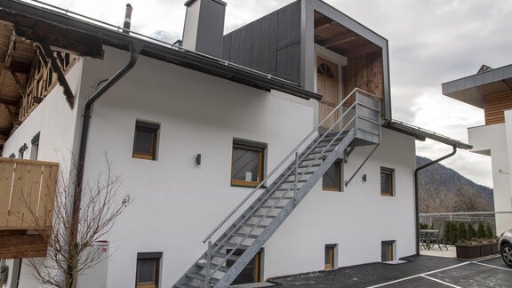 Zugang Appartements vom Parkplatz - Sternenvilla - Oetz | © Markus Maas