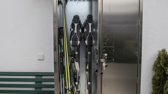 Ski-Depot auf Terrasse mit Skischuhwärmer - Sternenvilla - Oetz | © Markus Maas