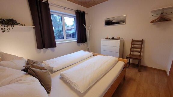 Schlafzimmer - Ferienwohnung "Kleine Auszeit" - Ötztal Bahnhof