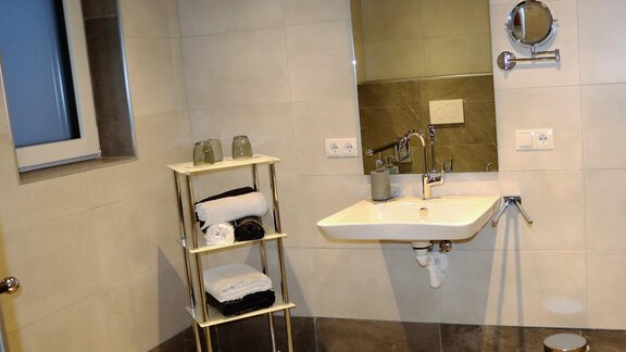 Haus Neuwirt - s´barrierefreie Bod - Sautens | © Haus Neuwirt