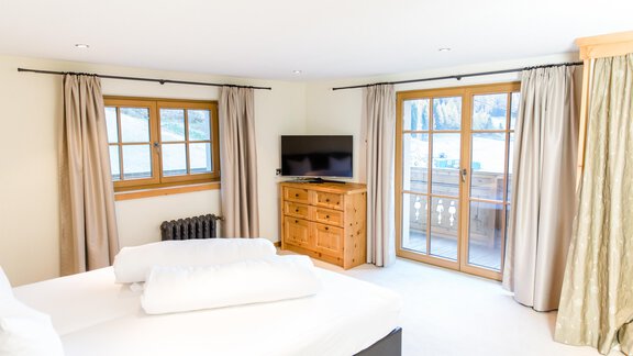 bedroom with mountain view - Alpine Lodge Sölden - Sölden