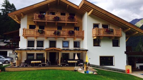 Hausansicht - Pension Waldesruh - Sölden