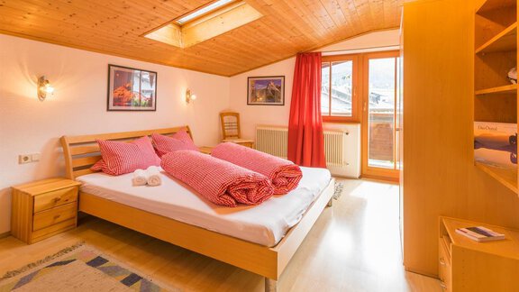 Schlafzimmer - Appartement Stuibenfallblick - Umhausen | © © Raphael Wohlfarter – Locked In Light