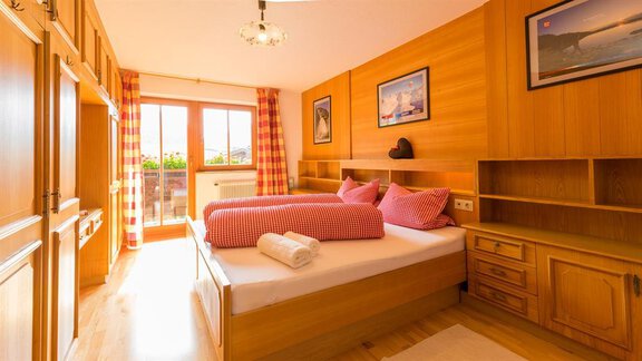 Schlafzimmer - Appartement Stuibenfallblick - Umhausen | © © Raphael Wohlfarter – Locked In Light