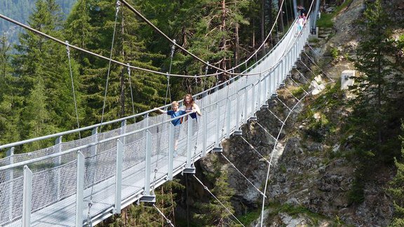 Hängebrücke - Haus Alpina und Landhaus Schöpf - Gries