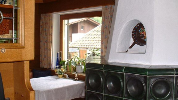 Frühstücksraum mit Kachelofen - Alpenpension Höfler - Huben
