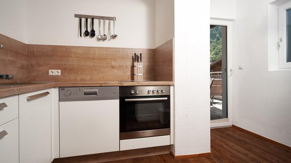 Küche mit Zugang zur Terrasse/Balkon - Apart Alessandro - Huben