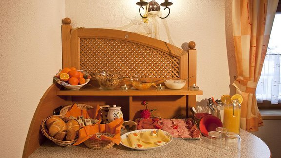 Frühstücksbuffet - Gästehaus Helga - Huben