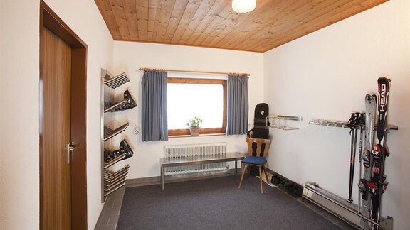 Schuh- und Schiraum - Gästehaus Helga - Huben