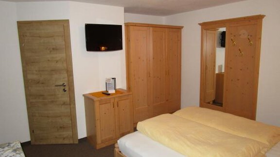 App. Schlafzimmer - Gästehaus Helga - Huben