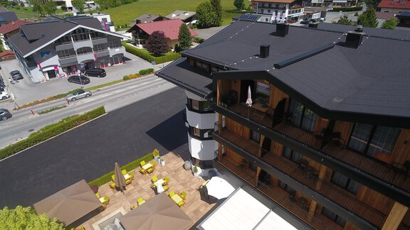 Terrasse und Blick auf Aqua Dome - Apart Peppone - Längenfeld