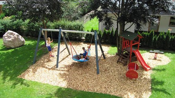 Spielplatz für das Apart Peppone und Don Camillo - Längenfeld