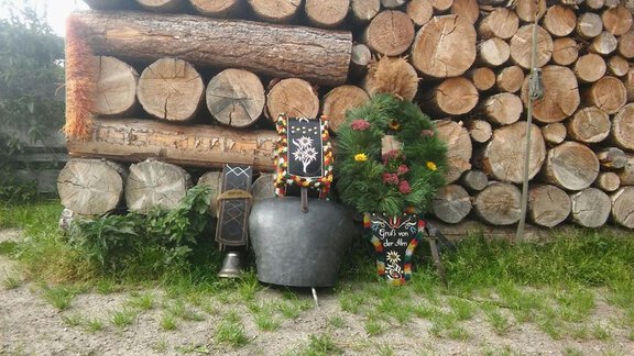 Vorbereitungen zum Almabtrieb - Ferienbauernhof Wendlshof - Längenfeld