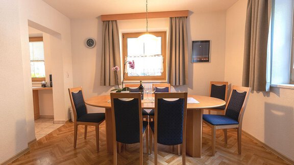 Wohnen - Essen im Erdgeschoss - Ferienhaus Schöpf - Längenfeld