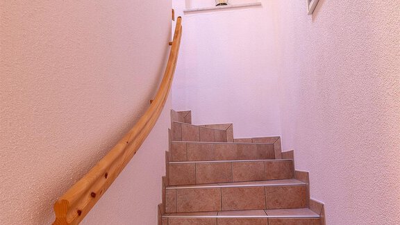 Stiegenaufgang - Ferienhaus Schöpf - Längenfeld