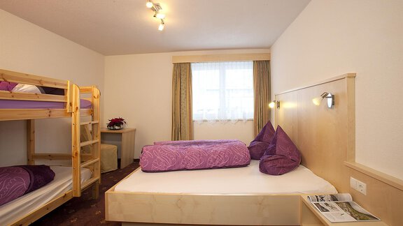 Familienzimmer - Haus Alpenflora - Längenfeld