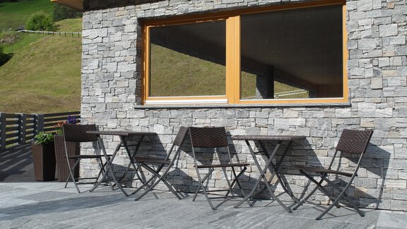 Sitzgelegenheit vor dem Haus - Haus Bellevue - Längenfeld