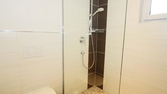 Dusche mit WC - Haus Helene Prantl - Längenfeld