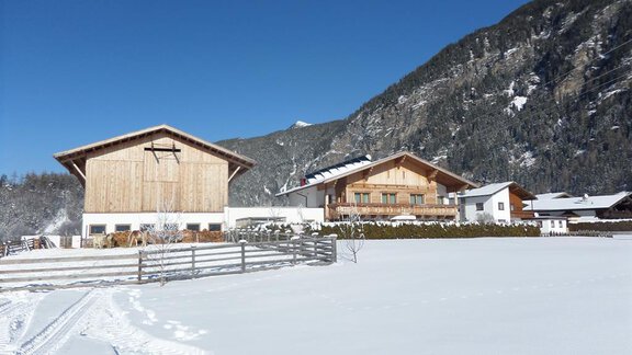 Winter Hofansicht - Honzar Hof - Längenfeld