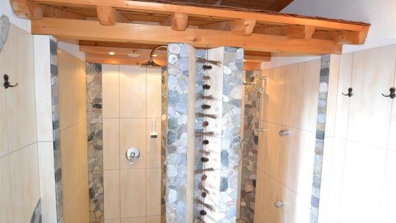 Duschen in der Sauna - Gasthof Waldesruh*** - Ochsengarten