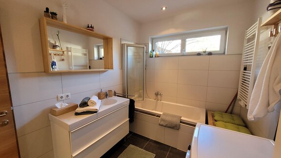 Badezimmer - Ferienwohnung "Kleine Auszeit" - Ötztal Bahnhof
