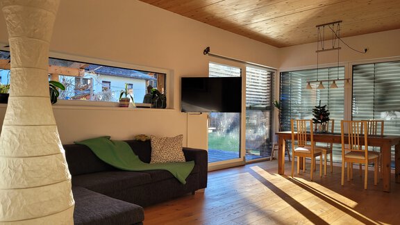 geräumiger Wohnraum - Ferienwohnung "Kleine Auszeit" - Ötztal Bahnhof