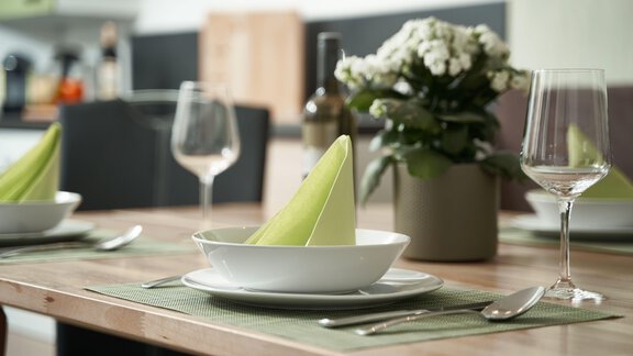 Esstisch und Küche - Freestyle Apartment - Sautens