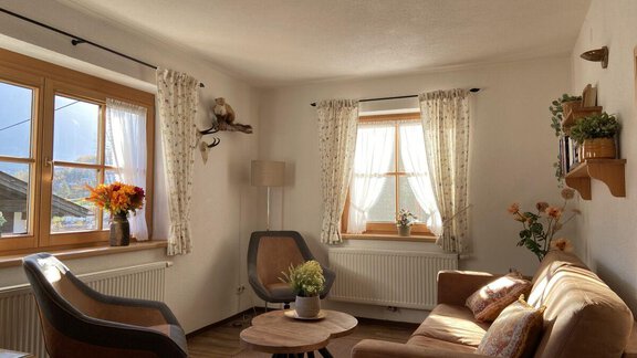 Wohnzimmer mit Sitzgruppe - Seppl´s Ferienhaus - Sautens