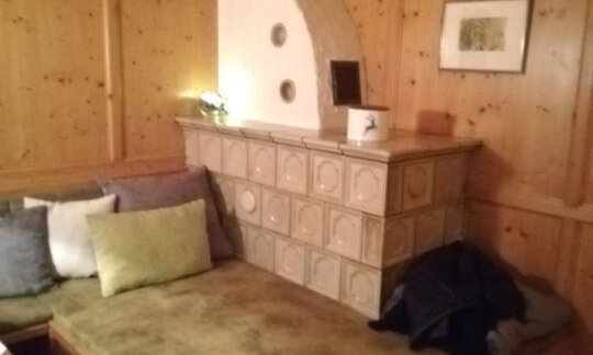 Kachelofen mit großer Liegefläche_ergebnis - Tiroler Haus - Sautens