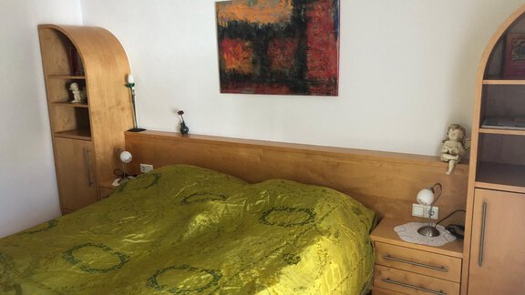 großzügiges Schlafzimmer - Tiroler Haus - Sautens