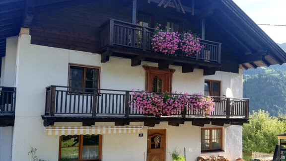 Tiroler Haus im Sommer - Sautens