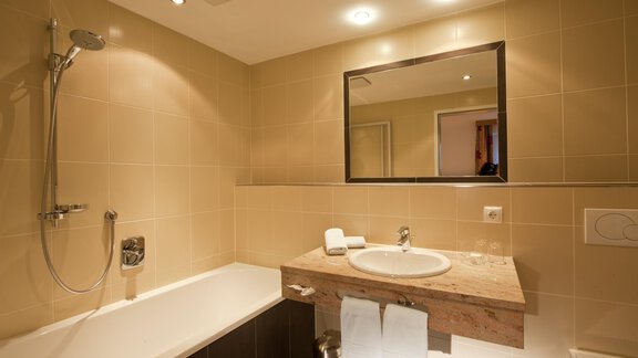 Ferienart App Badezimmer - Hotel Garni Viktoria - Sölden