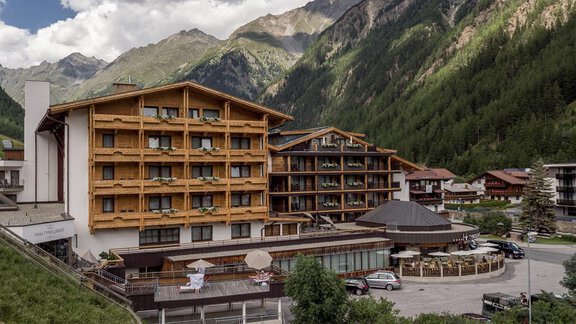 Hotel Außen Seite - Hotel Tyrolerhof - Sölden