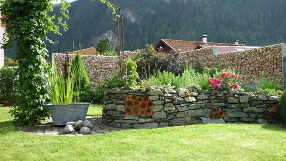 Garten mit Liegewiese - Haus Huberta - Umhausen