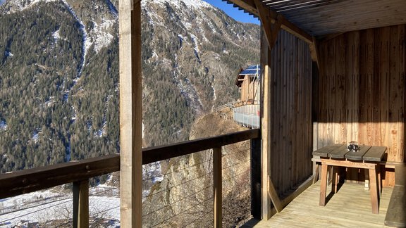 Balkon mit Sitzecke 2 - Urlaub im Containerhaus - Längenfeld