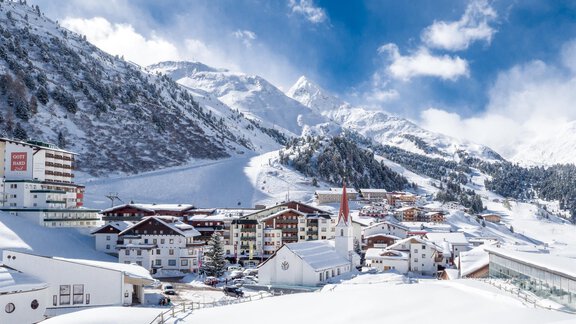 A snowy Alpine landscape with a small village. The mountains in the background are majestic and the sky is clear. - Haus Christophorus - Obergurgl 
