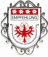 A coat of arms with the word "RECOMMENDATION" and a red eagle. It represents the state associations of private and holiday accommodations. - Appartement Harmonie - Sölden