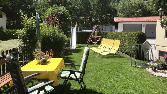 Liegewiese Kinderspielplatz - Gästeheim Prantl - Sölden | © privat