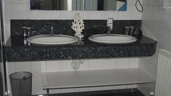 Dusche mit WC - Ferienhaus Florentine - Längenfeld