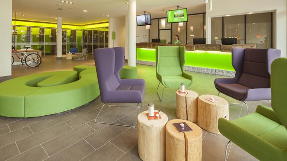 Willkommen in unserer grünen Explorer Lounge - Explorer Hotel Ötztal - Umhausen | © Explorer Hotels