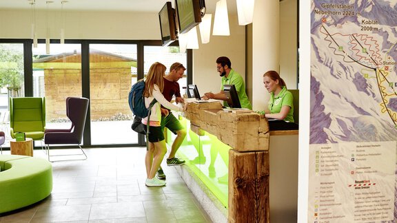 Rezeption - Explorer Hotel Ötztal - Umhausen