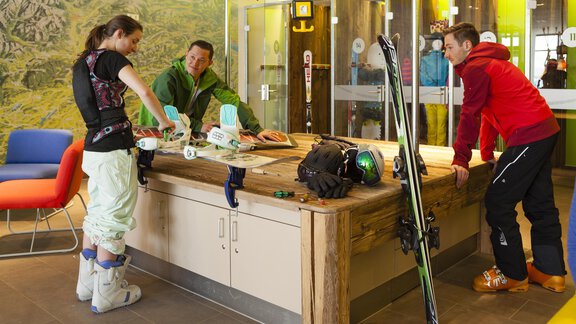 Mache Dein Equipment an unserer Werkbank fit - Explorer Hotel Ötztal - Umhausen | © Explorer Hotels