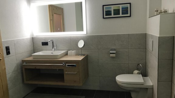 Badezimmer mit WC - Appartement Birkheim - Oetz